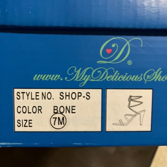 WOMEN'S DELICIOUS SHOP DRESS SANDALS - Picture 2 of 4